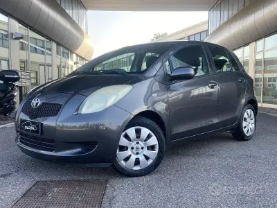 Usata Toyota Yaris 69 CV (50 kW) 2008 Grigio Utilitaria