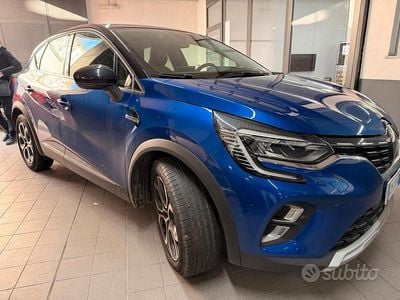 Usata Renault Captur 100 CV (73 kW) 2023 Blu SUV