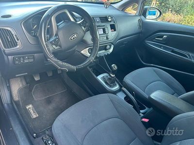 Usata Kia Rio 660 CV (485 kW) 2013 Grigio Utilitaria