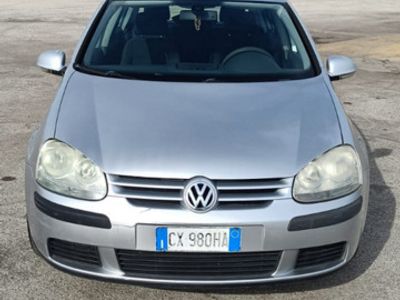 Grigio Usata 2004 VW Golf IV Utilitaria | 2580 € (Buon prezzo)
