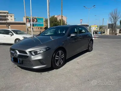 Usata Mercedes A180 116 CV (85 kW) 2019 Grigio Berlina