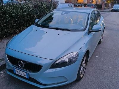 Usata Volvo V40 Kinetic 120 CV (88 kW) 2017 Blu Berlina