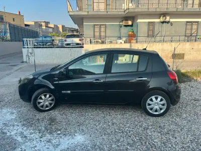 Usata Renault Clio II 75 CV (55 kW) 2010 Nero Berlina