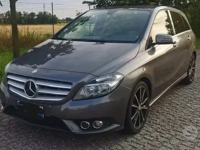 Usata Mercedes B180 109 CV (80 kW) 2013 Grigio Utilitaria
