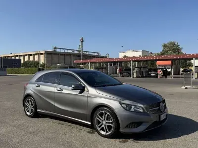 Usata Mercedes A180 109 CV (80 kW) 2014 Grigio Berlina