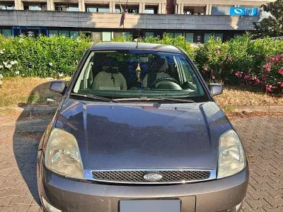 Usata Ford Fiesta 68 CV (50 kW) 2005 Bluazzurro Utilitaria