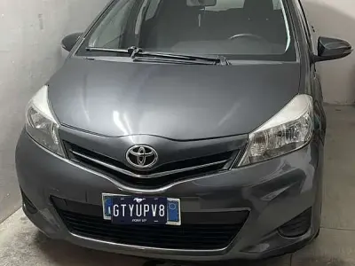 Usata Toyota Yaris Active 90 CV (66 kW) 2012 Grigio Utilitaria