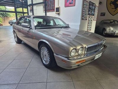 Usata Daimler Double Six Serie 1 311 CV (228 kW) 1996 Beige Berlina