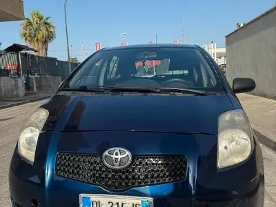 Usata Toyota Yaris 69 CV (50 kW) 2007 Bluazzurro Utilitaria