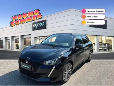 Usata Peugeot e-208 Allure 100 kW (136 CV) 2023 Nero Utilitaria