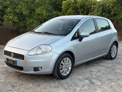 Usata Fiat Grande Punto Dynamic 75 CV (55 kW) 2010 Argento Utilitaria