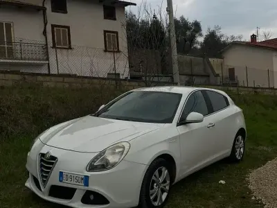 Usata Alfa Romeo Giulietta 105 CV (77 kW) 2010 Bianco Utilitaria
