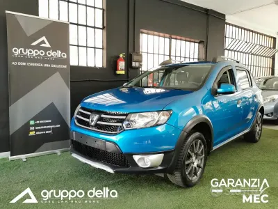Usata Dacia Sandero Prestige 90 CV (66 kW) 2013 Bluazzurro Berlina