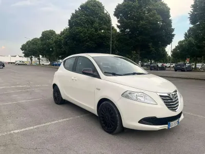 Usata Lancia Ypsilon 69 CV (50 kW) 2013 Bianco Utilitaria