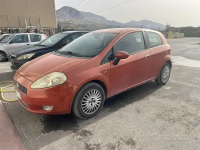 Usata Fiat Grande Punto 77 CV (56 kW) 2006 Arancione Utilitaria