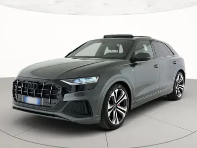 Usata Audi Q8 Sport 231 CV (169 kW) 2023 Grigio daytona perla SUV