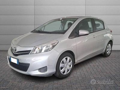 Usata Toyota Yaris Active 69 CV (50 kW) 2012 Argento Utilitaria