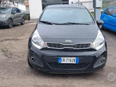 Begagnad Kia Rio Active 75 HK (55 kW) 2013 Svart Sedan