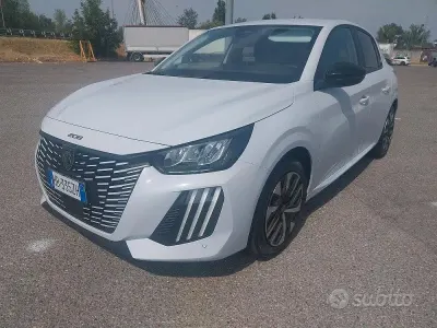Usata Peugeot 208 Allure 101 CV (74 kW) 2026 Bianco Utilitaria