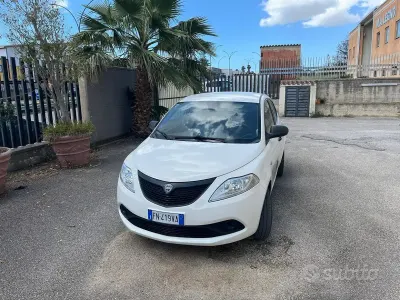 Usata Lancia Ypsilon 69 CV (50 kW) 2018 Bianco Utilitaria