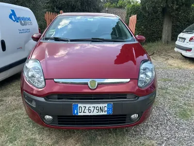 Usata Fiat Punto Evo Emotion 105 CV (77 kW) 2010 Rosso Utilitaria