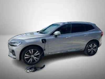 Usata Volvo XC60 Inscription 253 CV (186 kW) 2021 Silver dawn met SUV