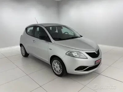 Usata Lancia Ypsilon Gold 69 CV (50 kW) 2017 Grigio Utilitaria