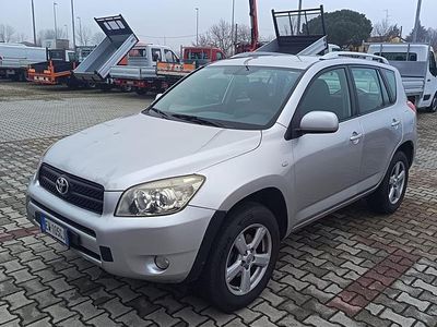 Usata Toyota RAV4 152 CV (111 kW) 2008 Argento SUV