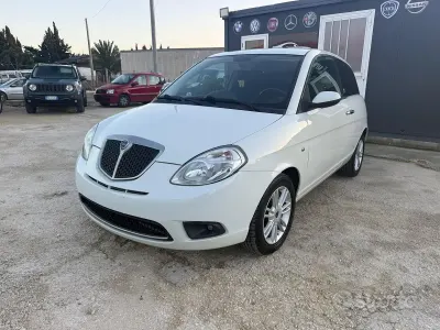 Usata Lancia Ypsilon 60 CV (44 kW) 2009 Bianco Utilitaria