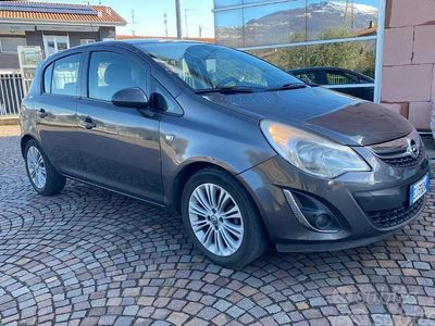 Usata Opel Corsa Cosmo 95 CV (69 kW) 2012 Grigio Utilitaria