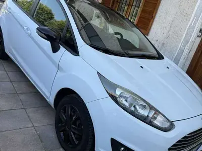 Usata Ford Fiesta 80 CV (58 kW) 2016 Bianco Utilitaria