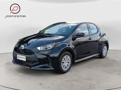 Second-hand Toyota Yaris Hybrid 92 CP (67 kW) 2025 Negru Berlinǎ