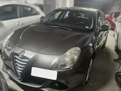 Usata Alfa Romeo Giulietta Distinctive 170 CV (125 kW) 2012 Grigio Utilitaria