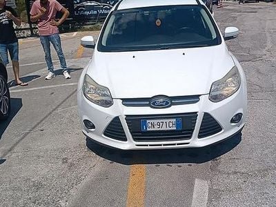 Usata Ford Focus 105 CV (77 kW) 2015 Bianco Station wagon