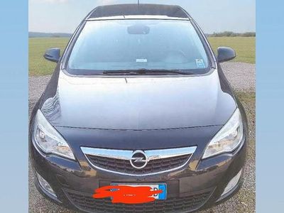 Usata Opel Astra Cosmo 110 CV (80 kW) 2012 Nero Berlina