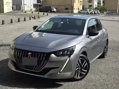 Usata Peugeot 208 101 CV (74 kW) 2022 Grigio Utilitaria