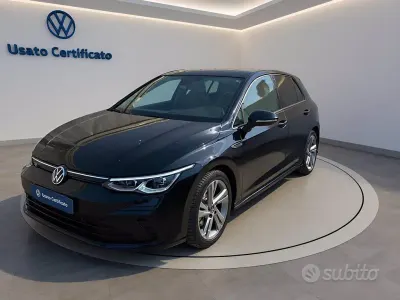 Begagnad VW Golf VIII R-line 150 HK (110 kW) 2023 Svart Sedan