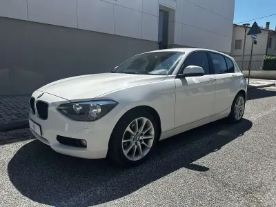 Usata BMW 116 Sport Line 116 CV (85 kW) 2014 Bianco Utilitaria
