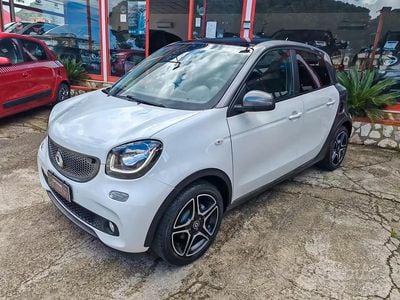 Begagnad Smart ForFour Prime 70 HK (51 kW) 2016 Vit Halvkombi