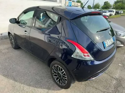 Usado Lancia Ypsilon 69 HP (50 kW) 2018 Azul Citadino