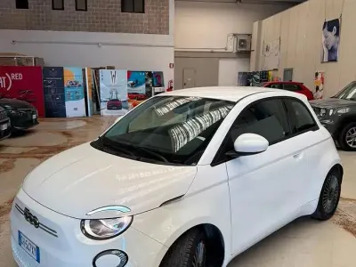 Usata Fiat 500e Icon 42 kW (58 CV) 2022 Bianco Berlina