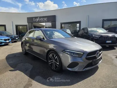 Begagnad Mercedes A180 Advanced 116 HK (85 kW) 2024 Grå Sedan