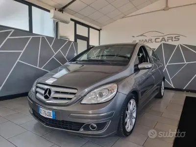Usata Mercedes B180 109 CV (80 kW) 2008 Grigio Monovolume