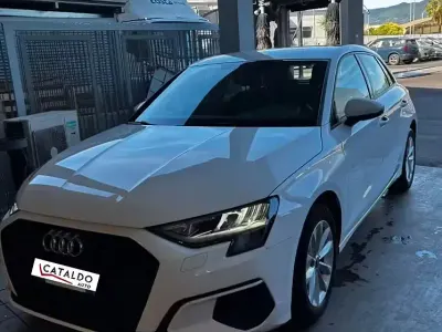 Usata Audi A3 Business 110 CV (80 kW) 2023 Bianco ibis Berlina