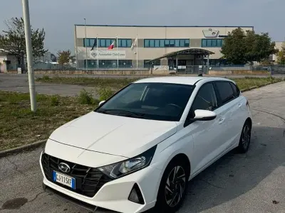 Usata Hyundai i20 84 CV (61 kW) 2022 Bianco Utilitaria