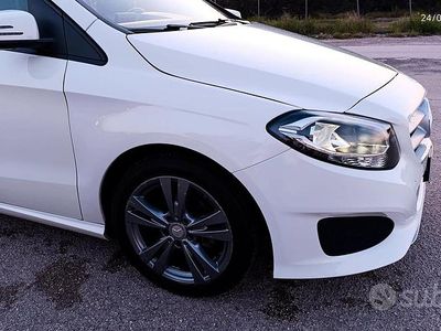 Usata Mercedes B160 90 CV (66 kW) 2015 Bianco Monovolume
