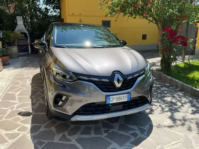 Usata Renault Captur Techno 101 CV (74 kW) 2023 Grigio SUV