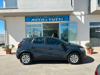 Usata Renault Captur Zen 95 CV (69 kW) 2020 Blu SUV