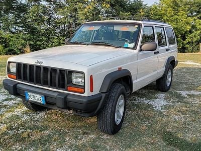 Usata Jeep Cherokee Sport 116 CV (85 kW) 1999 Bianco SUV