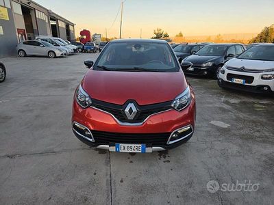 Usata Renault Captur Intens 90 CV (66 kW) 2015 Rosso SUV